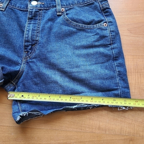 LEVI'S 515 Cutoff Jean Shorts - Picture 9 of 11